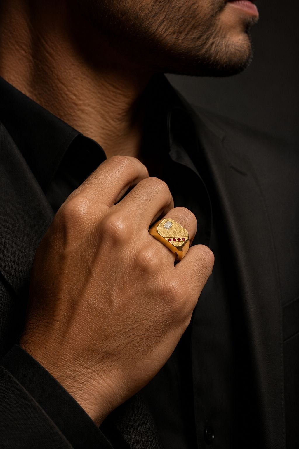 Anillo Firmeza Caballero Oro 18K con Diamante y Rubíes