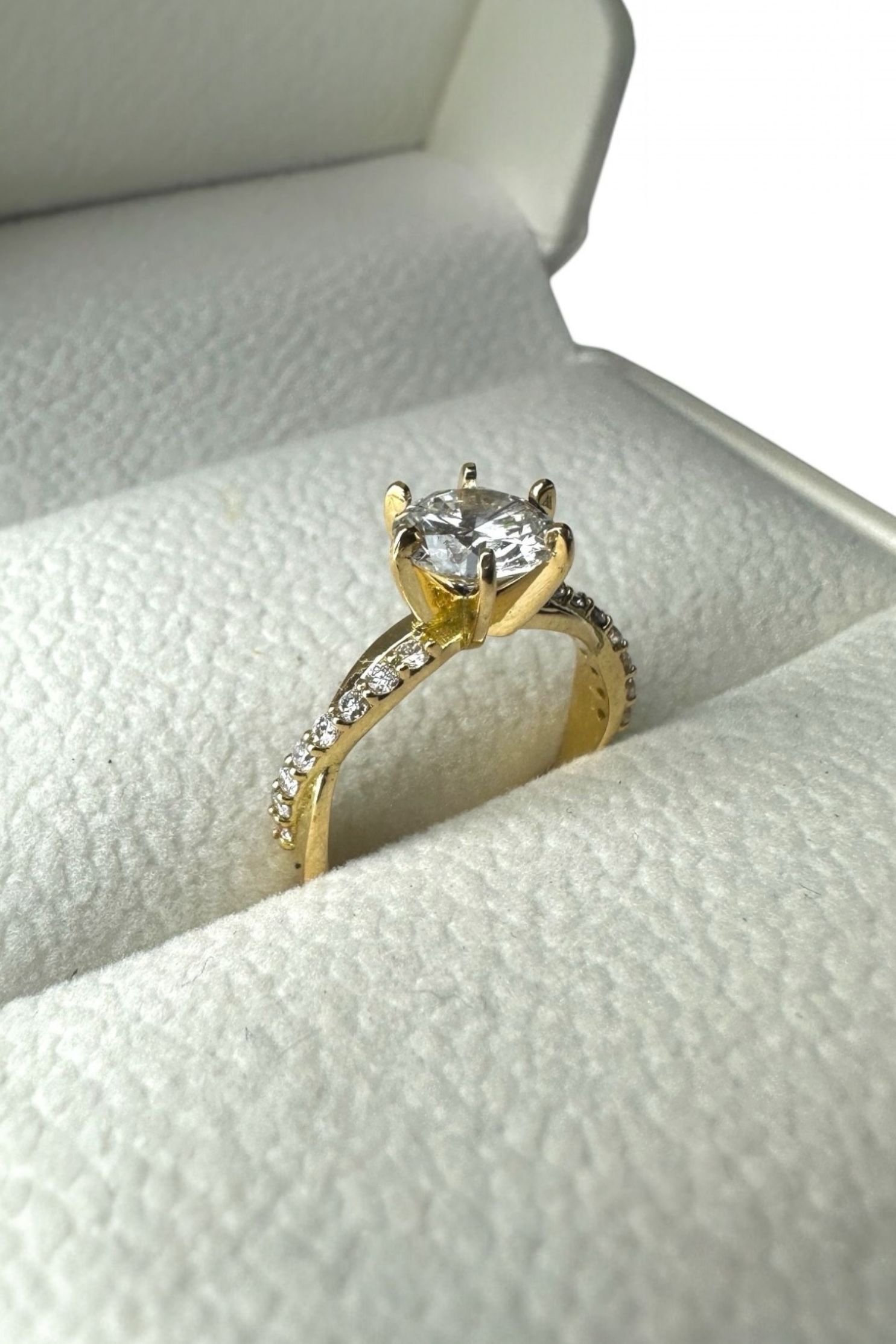 Anillo de Compromiso Infinito Oro 18K