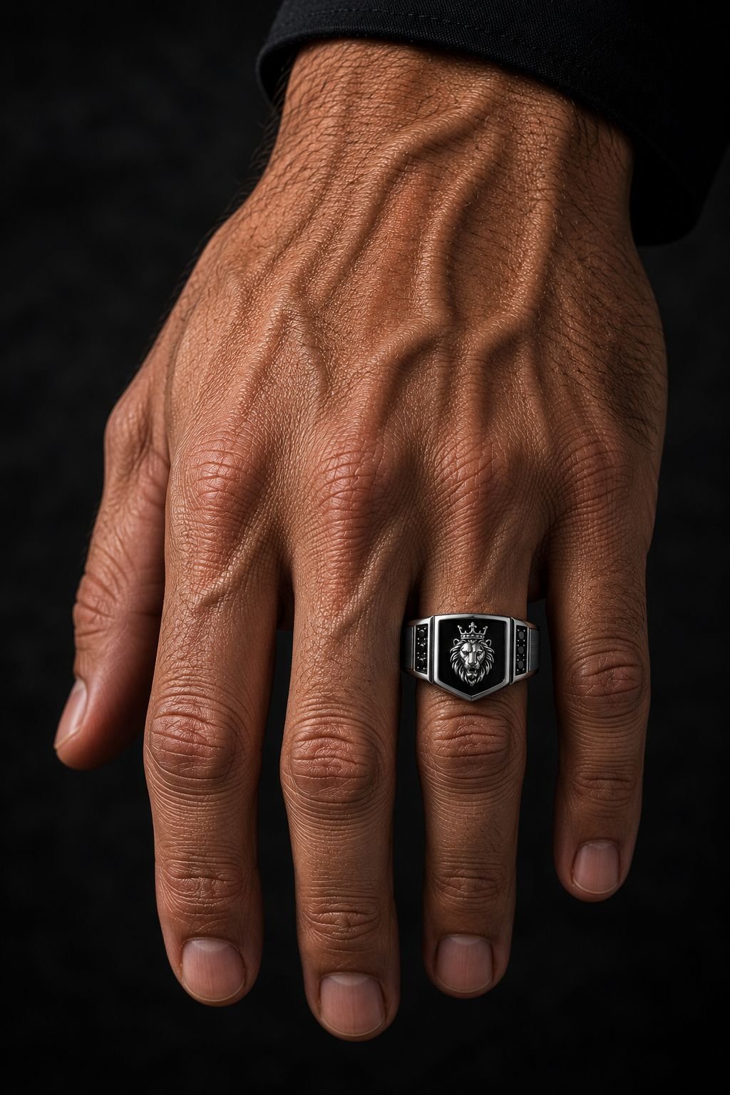 Anillo Guardián Oro Blanco 18K con Diamantes Negros